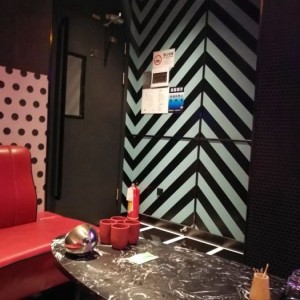 杭州生意好的夜场ktv招聘商务迎宾,需要统一穿工装吗_