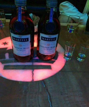 杭州临平区星桥街道附近酒吧招聘包厢气氛租,不限身高