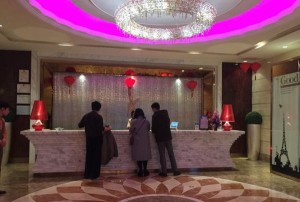 杭州顶级酒吧招聘商务礼仪,25岁以上可以做夜场招聘_