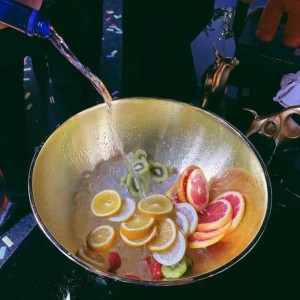 招聘海报美甲店文案简短（美甲沙龙诚聘英才，创意美业岗位招募）