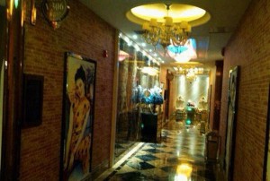 杭州收入高的酒吧招聘包厢服务员,工作时间和排班制度是怎样的？