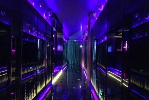 杭州哪有夜总会ktv招聘酒水销售员,安排住宿吗